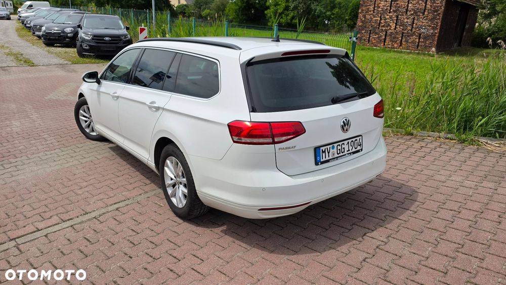 Volkswagen Passat Variant 2.0 TDI (BlueMotion Technology) Trendline - 24