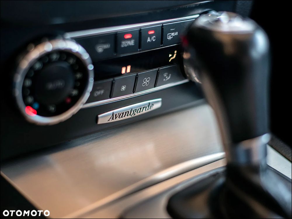 Mercedes-Benz Klasa C 180 BlueEFFICIENCY 7G-TRONIC Avantgarde - 28