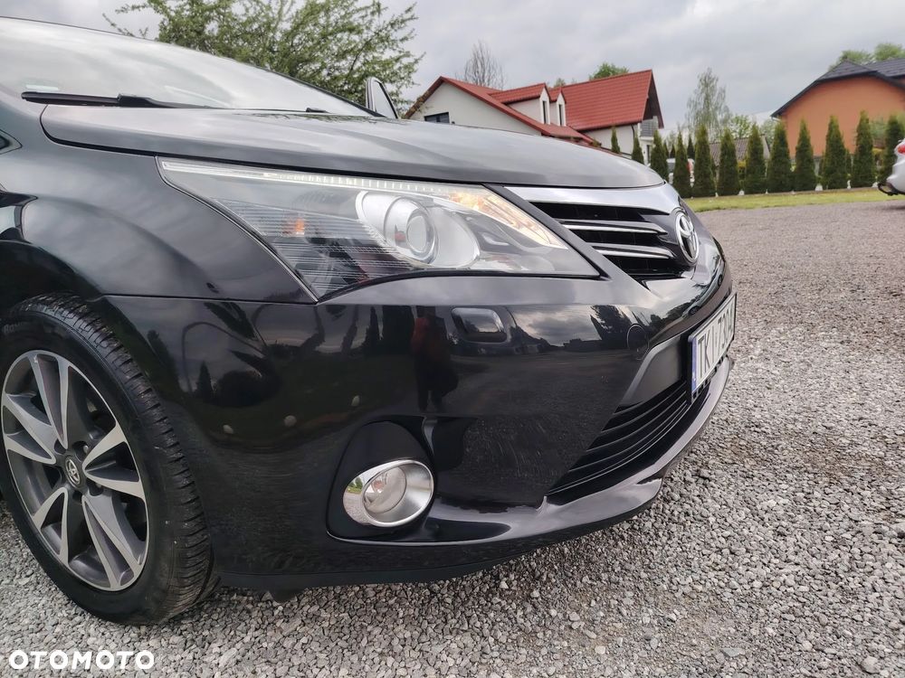 Toyota Avensis 1.8 Comfort - 21