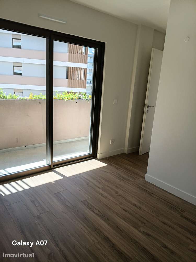 Apartamento T2 com piscina e garagem em Lisboa - Grande imagem: 3/7
