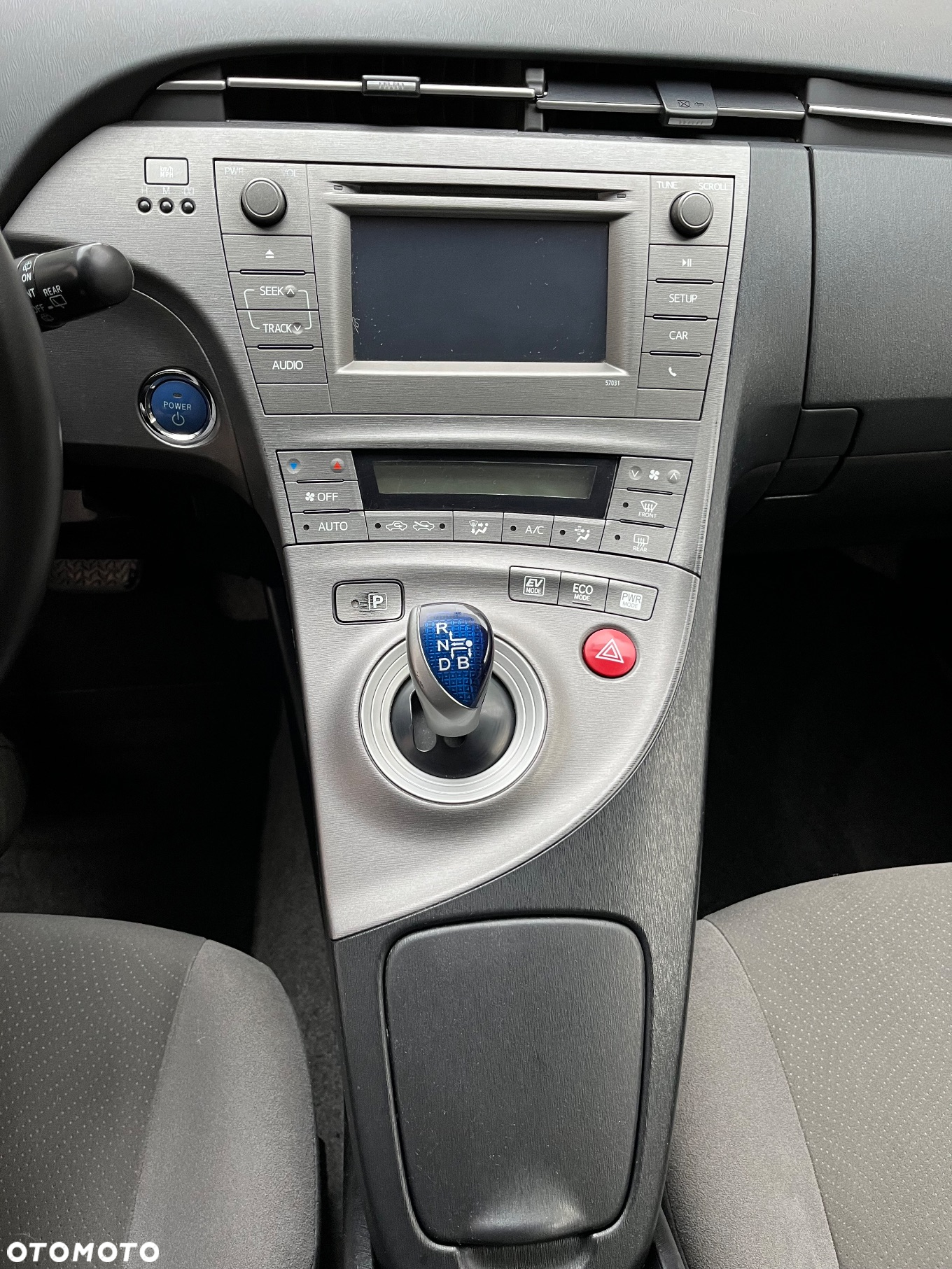 Toyota Prius (Hybrid) Comfort - 14