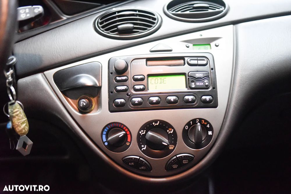 Ford Focus 1.6 Futura - 11