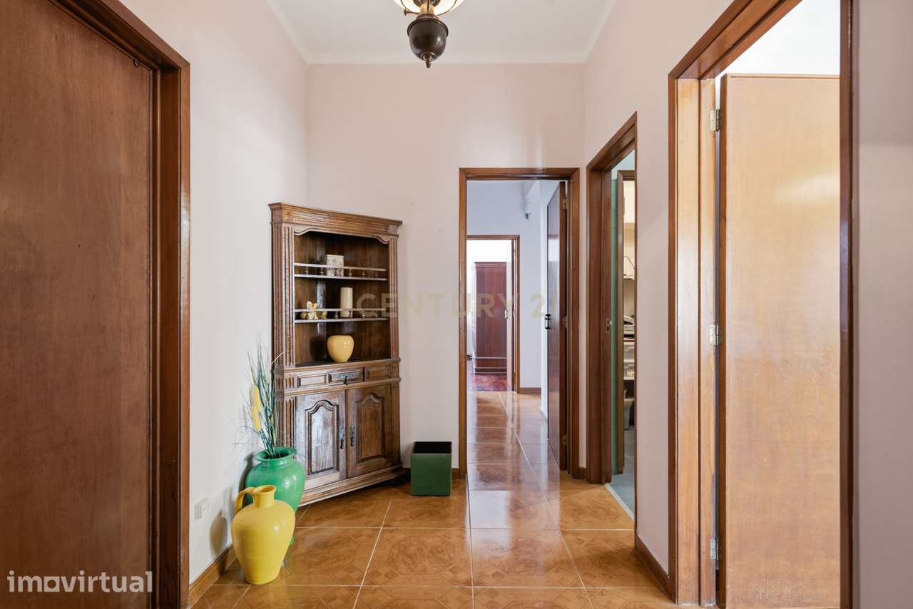Apartamento T3 com garagem e arrecadação - Praia da Areia Branca, Lour - Grande imagem: 2/18