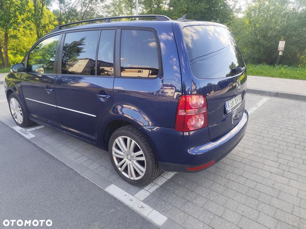 Volkswagen Touran 2.0 TDI DPF Highline DSG - 3