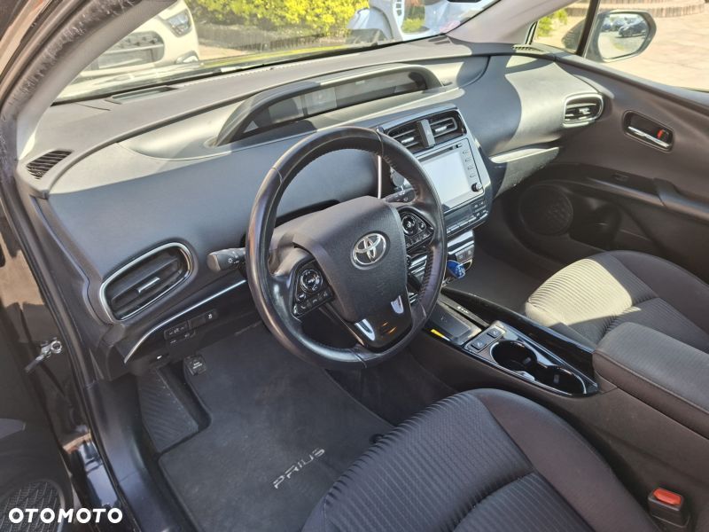 Toyota Prius (Hybrid) Executive - 13