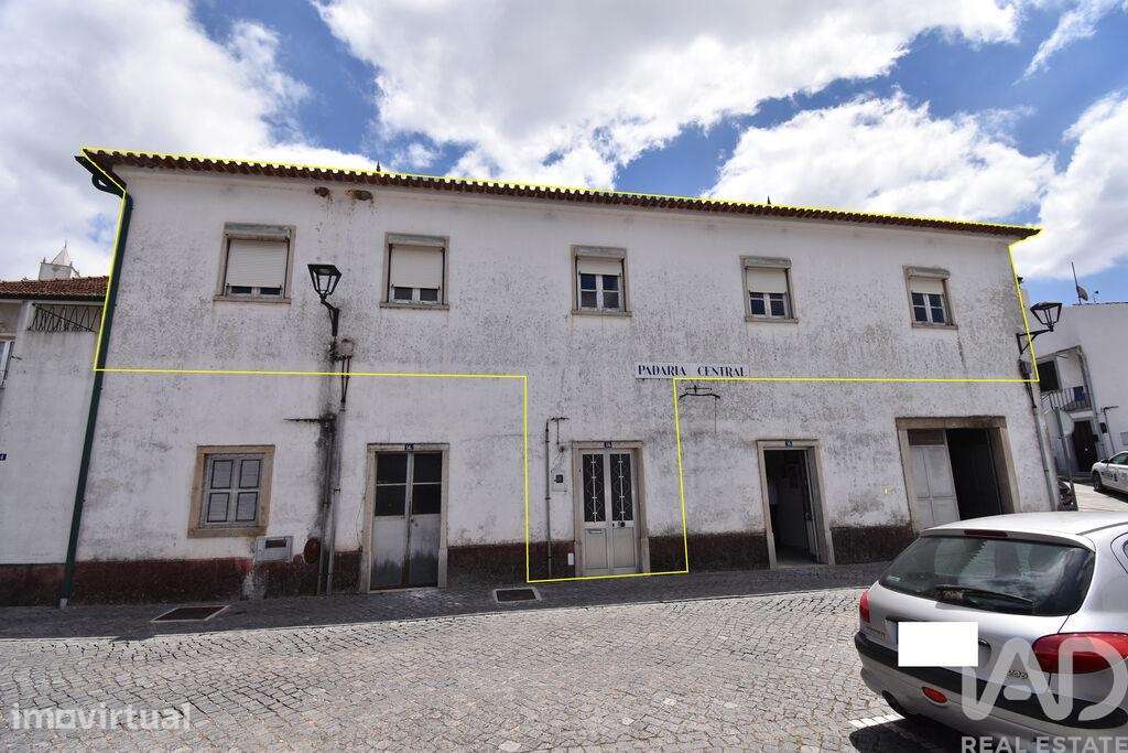 Casa tradicional T3 em São Miguel, Santa Eufémia e Rabaçal de 137,00 m