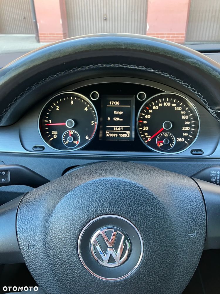 Volkswagen Passat 2.0 TDI Comfortline - 20