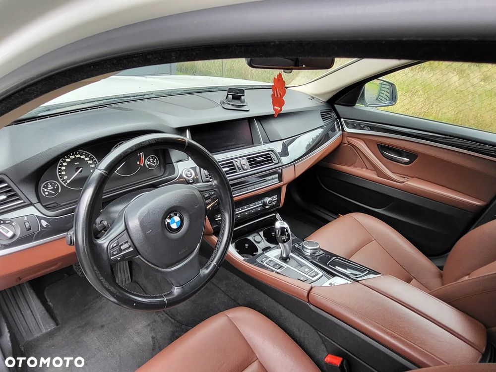 BMW Seria 5 520d Luxury Line - 11