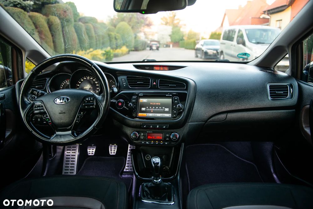 Kia Ceed 1.6 GDI ISG Platinum Edition - 29