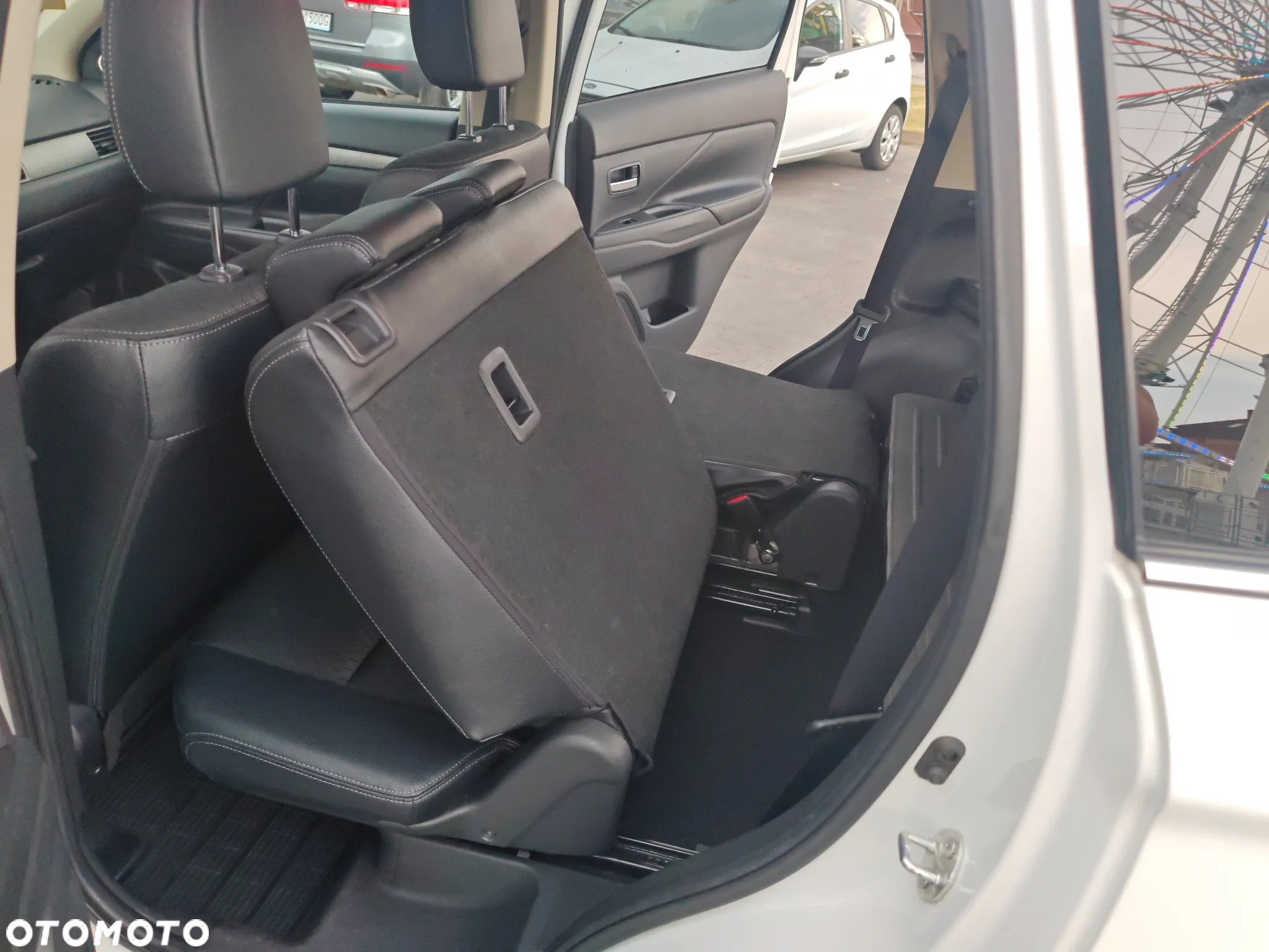 Mitsubishi Outlander 2.0 Instyle + 4WD CVT - 18