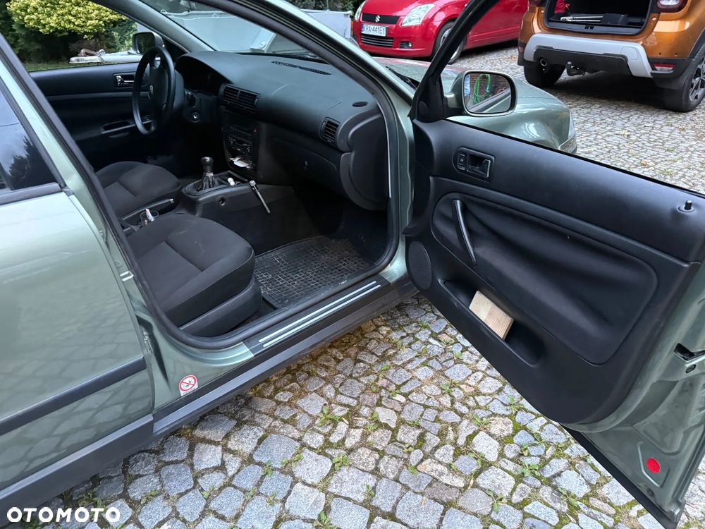Volkswagen Passat 1.6 Basis - 12