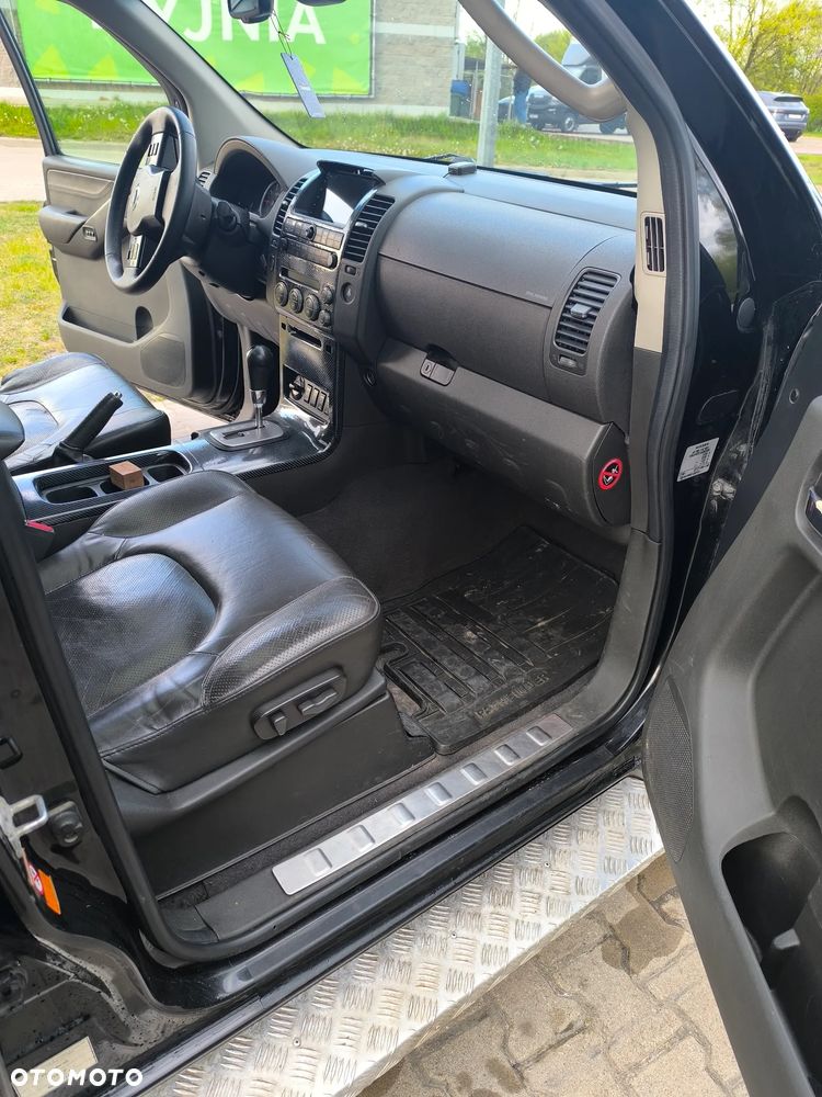 Nissan Pathfinder 2.5 D LE - 22