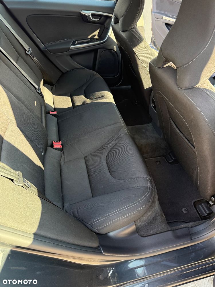 Volvo S60 D2 Momentum - 8