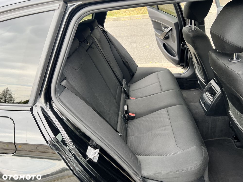 BMW Seria 3 320i Advantage - 23