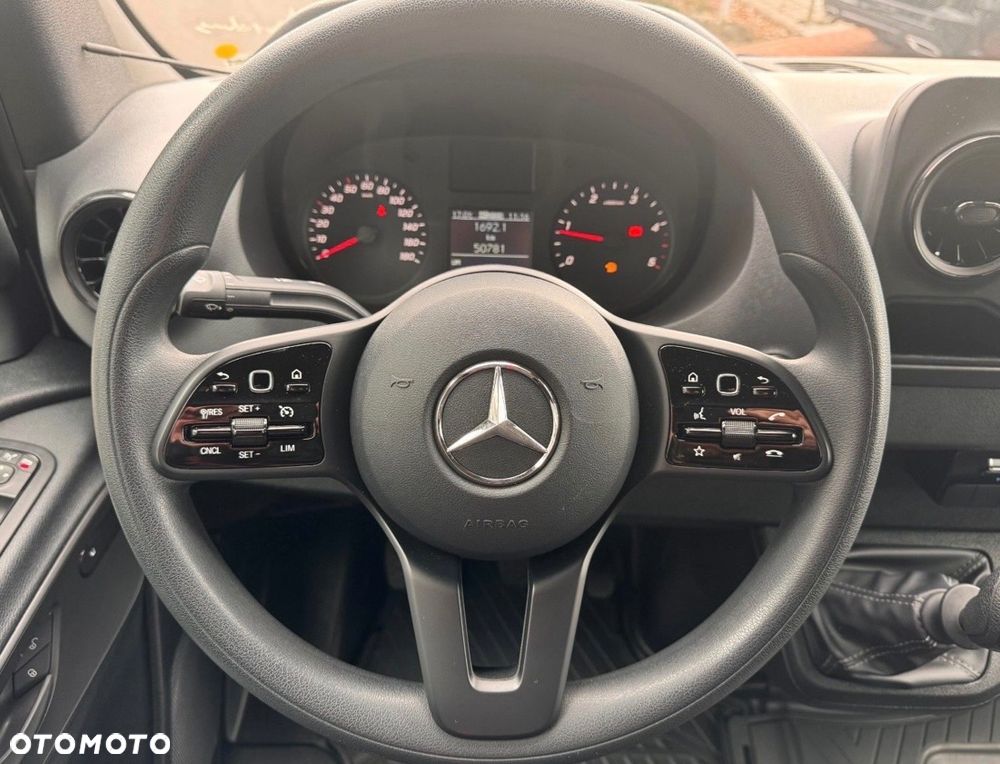 Mercedes-Benz Sprinter - 13