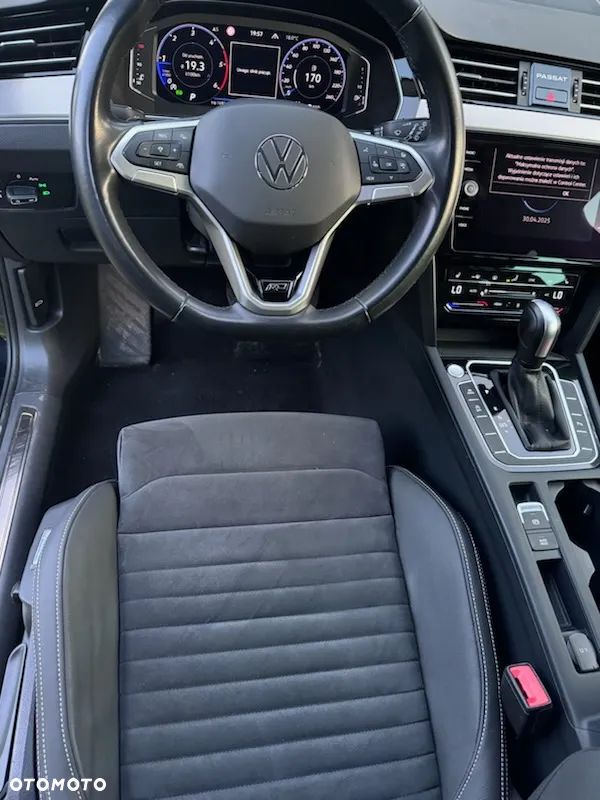 Volkswagen Passat 2.0 TDI SCR DSG 4Motion Elegance - 23