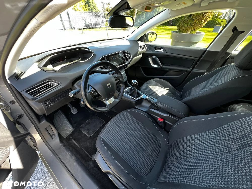 Peugeot 308 1.2 PureTech Business Line S&S - 14