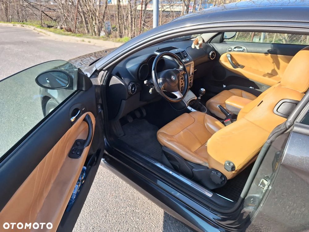 Alfa Romeo GT 1.9JTD 16V Distinctive - 8