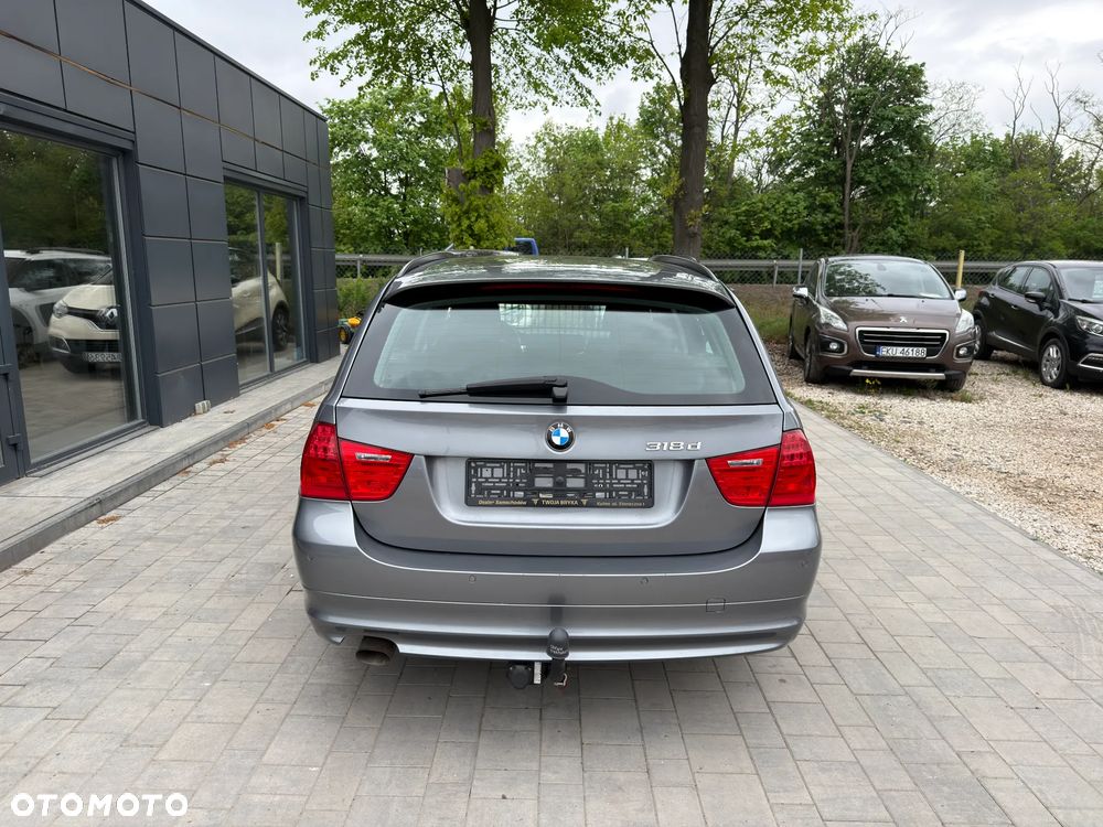 BMW Seria 3 318d - 16
