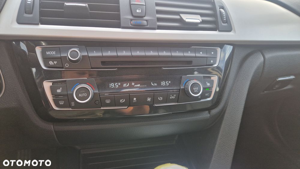 BMW Seria 3 318i - 18