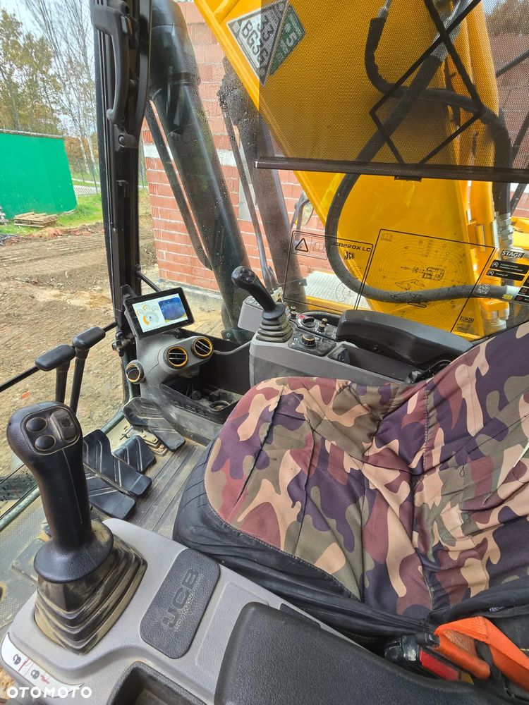 JCB 220XLC - 12