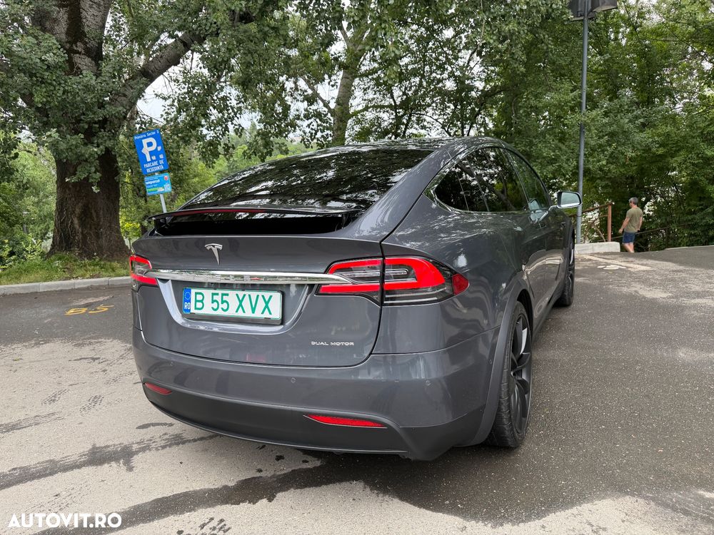 Tesla Model X - 9