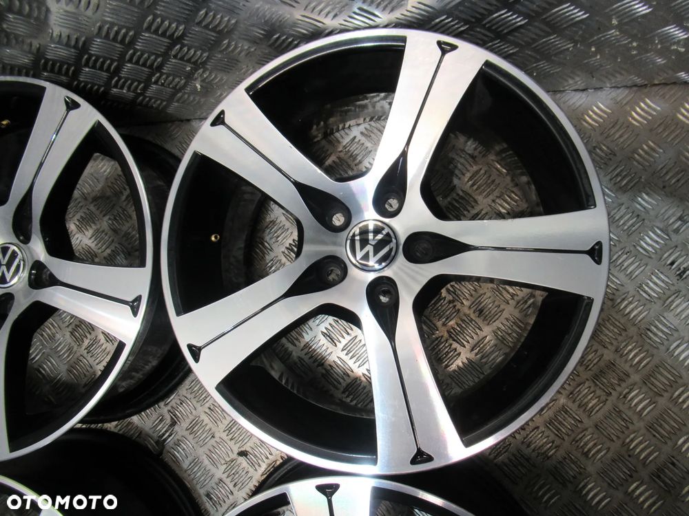 Felgi Vw Golf Passat Caddy Tiguan T-Roc Touran Jetta 7,5Jx17 et35 5x112 - 4