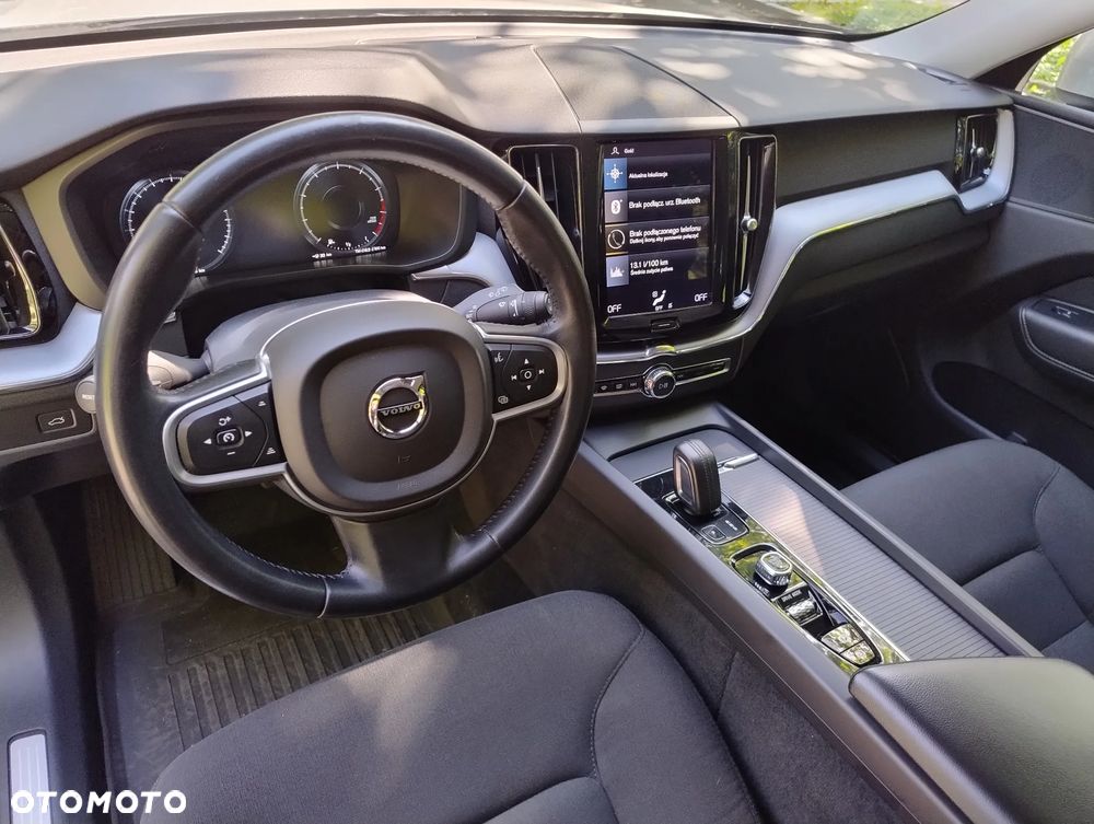 Volvo XC 60 B5 B AWD Momentum Pro - 11