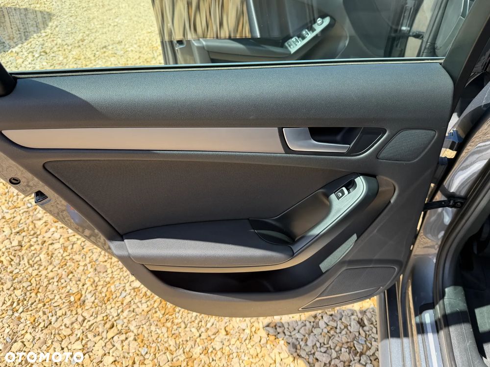 Audi A4 Avant 2.0 TDI DPF clean diesel multitronic S line Sportpaket - 15