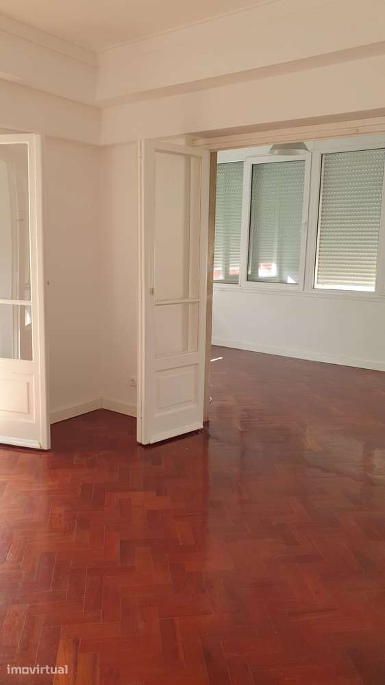 Arrendamento de apartamento T2 na Rua Afonso Lopes Vieira, 58 - Grande imagem: 4/10