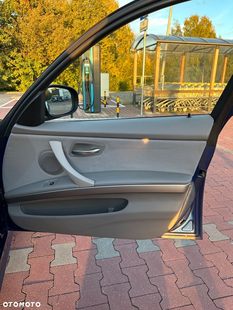 BMW Seria 3 320d - 23