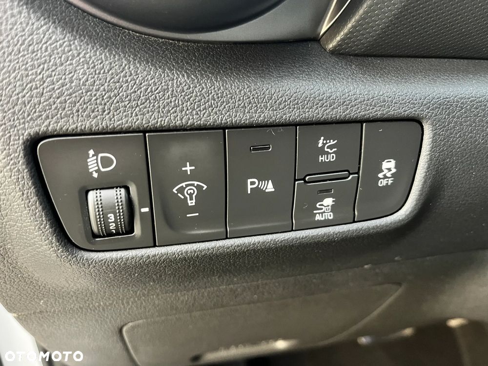 Hyundai Kona 64kWh Platinum - 27