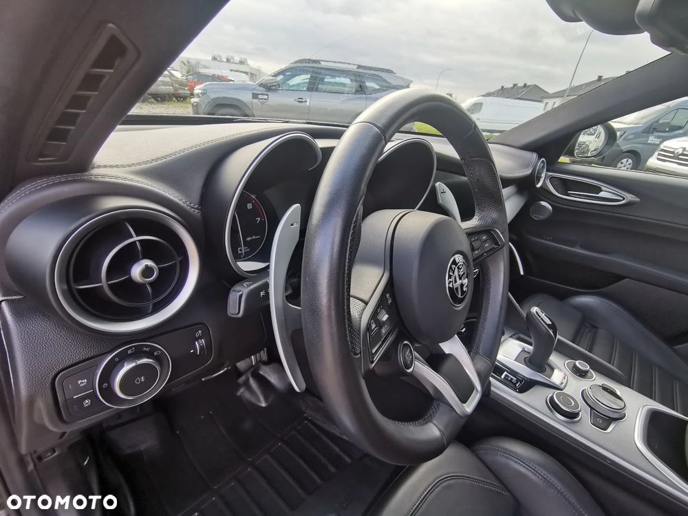 Alfa Romeo Giulia 2.0 Turbo 16V AT8-Q4 Veloce - 19