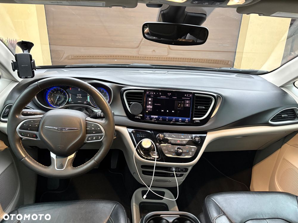 Chrysler Pacifica - 11