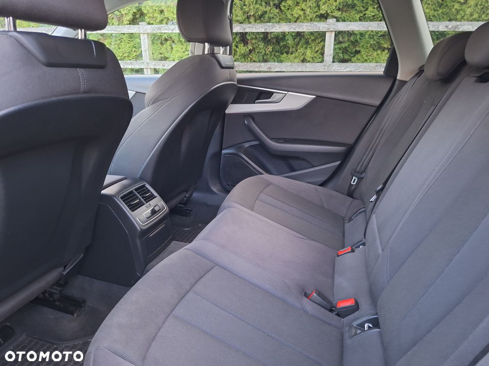 Audi A4 Avant 2.0 TDI DPF clean diesel Ambiente - 12