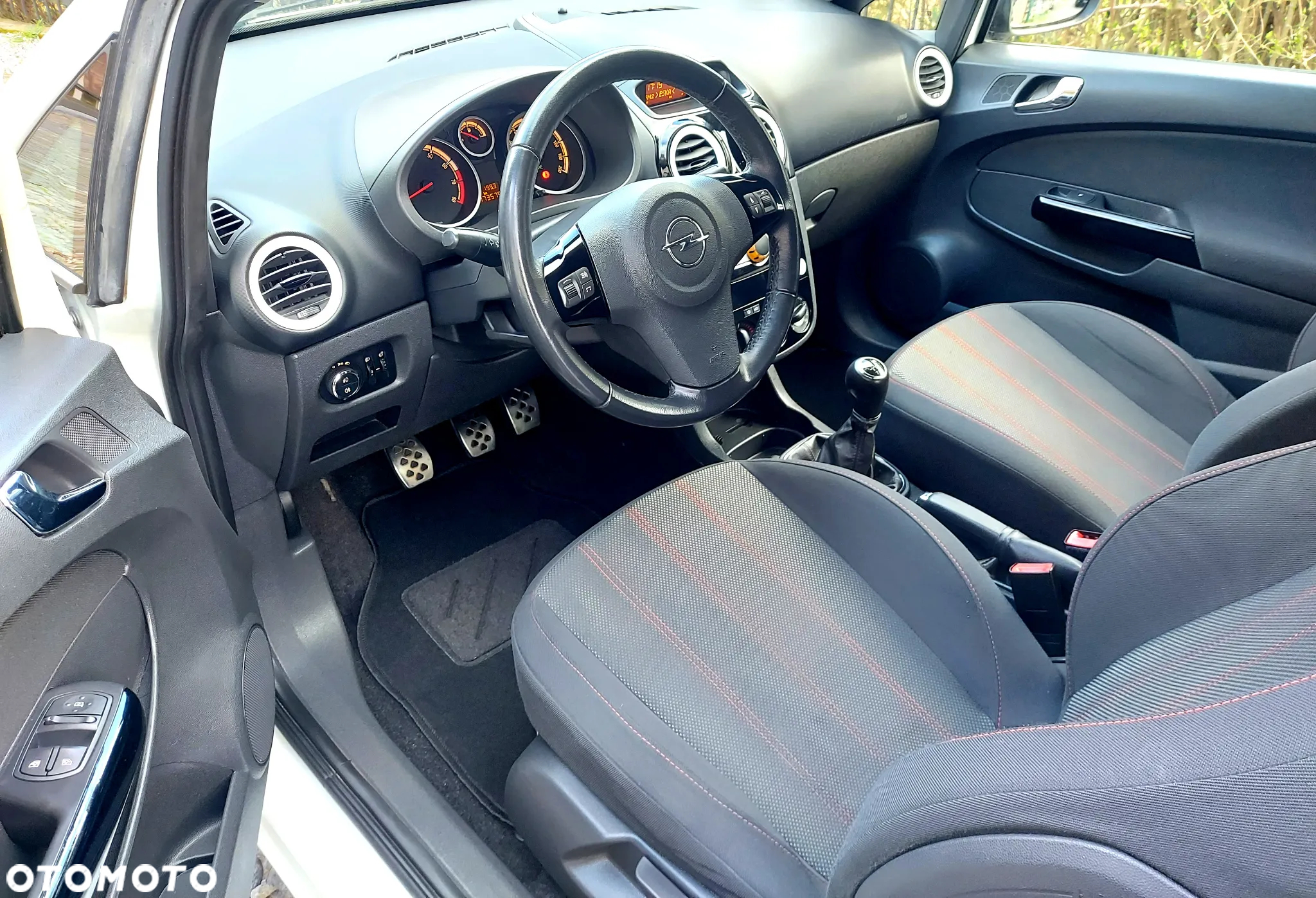 Opel Corsa 1.4 16V Color Edition - 26