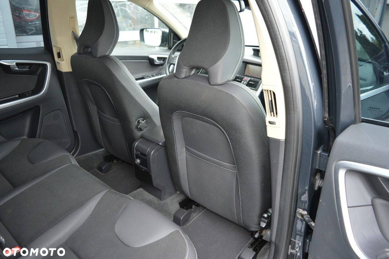 Volvo XC 60 D4 Geartronic Momentum - 26