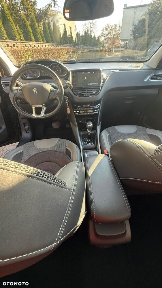 Peugeot 2008 1.2 Pure Tech Style S&S EAT6 - 4