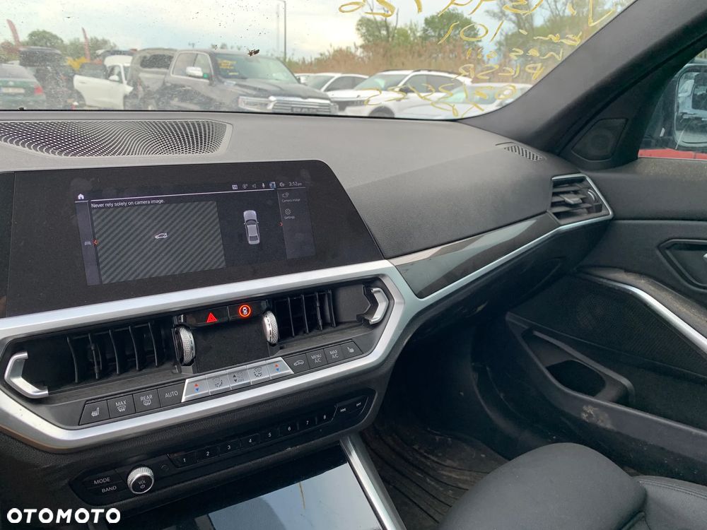 BMW Seria 3 330i xDrive - 19