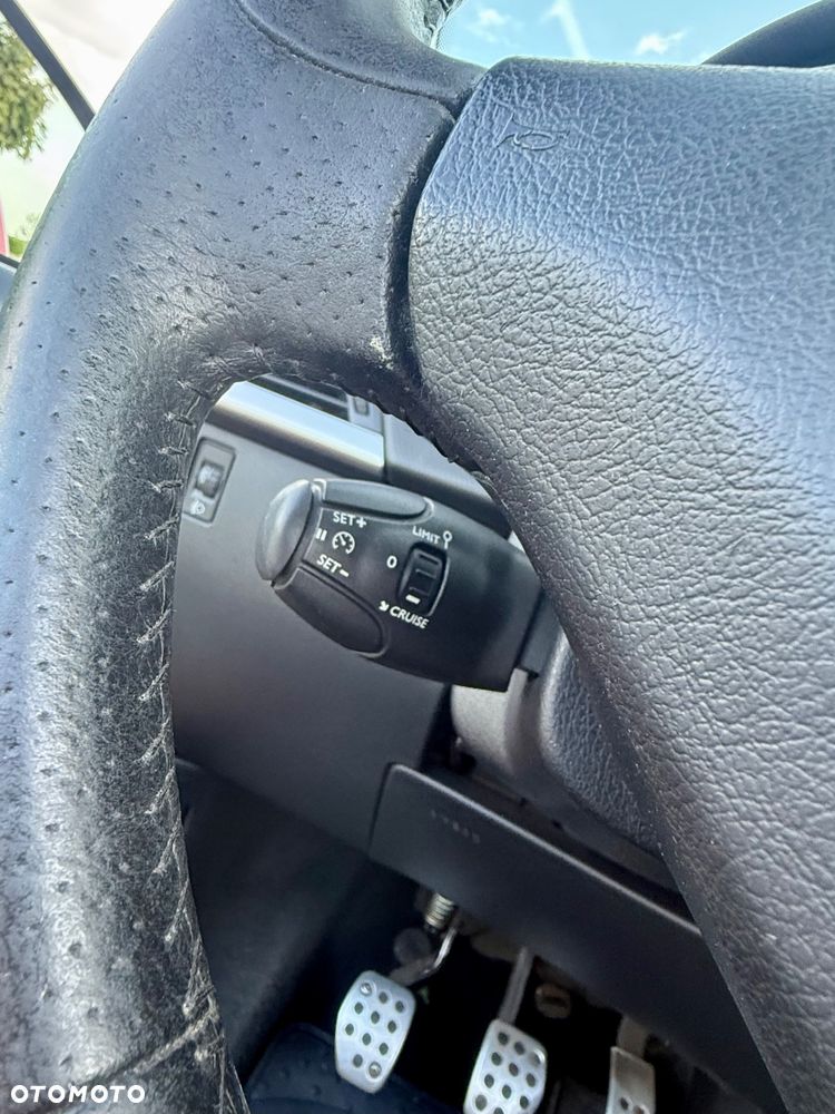 Peugeot 207 CC 1.6 HDi Premium - 26