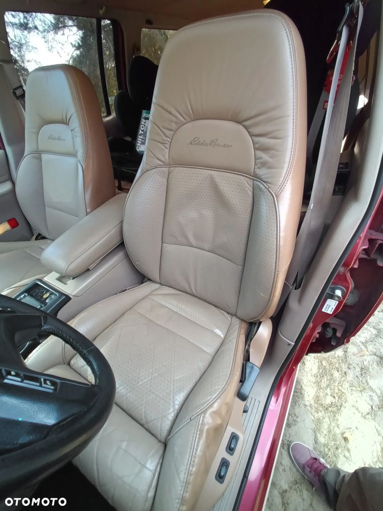 Ford Explorer Standard - 13