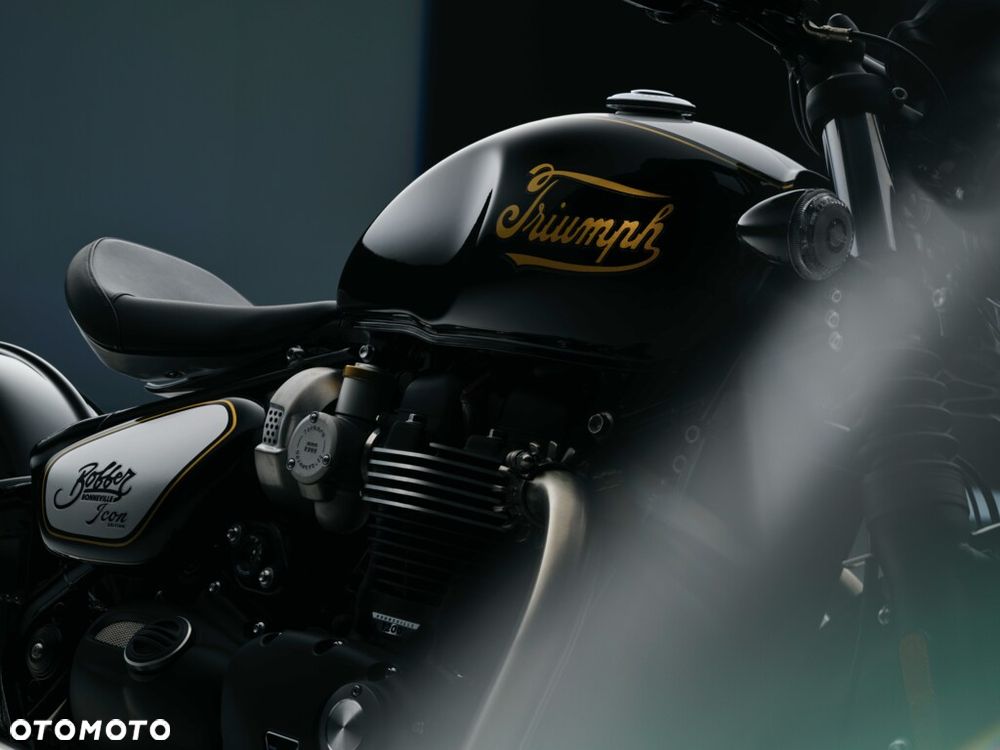 Triumph Bonneville Bobber - 27