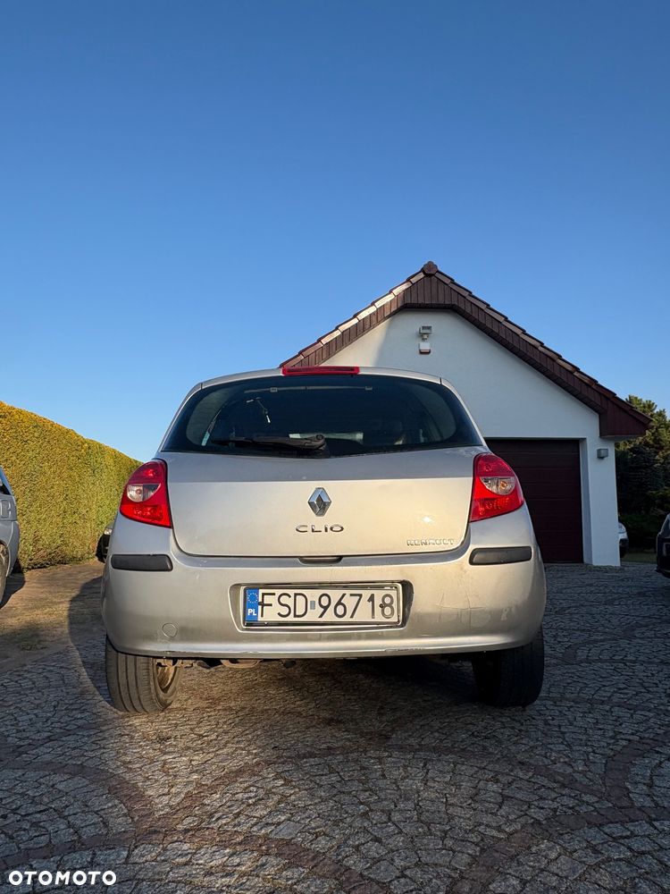 Renault Clio 1.2 16V Campus - 7