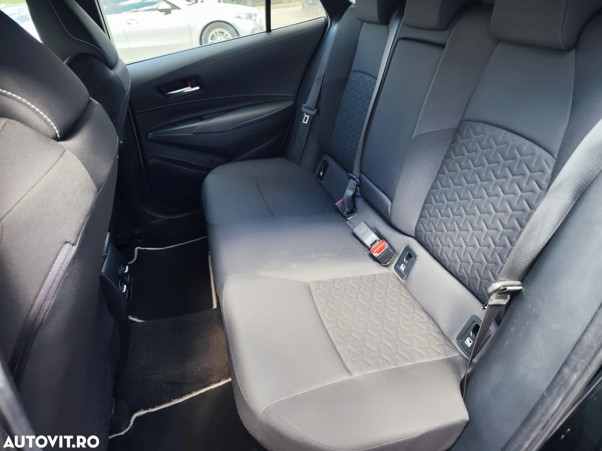 Toyota Corolla 1.8 HSD Dynamic - 13