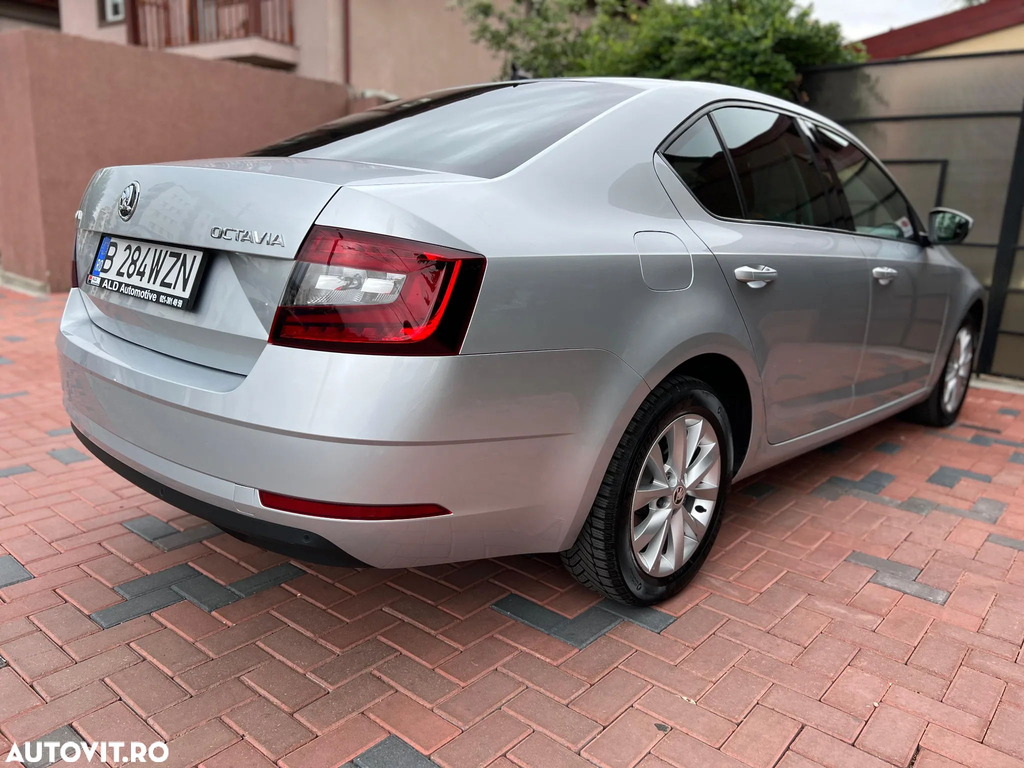 Skoda Octavia 2.0 TDI DSG Style - 5