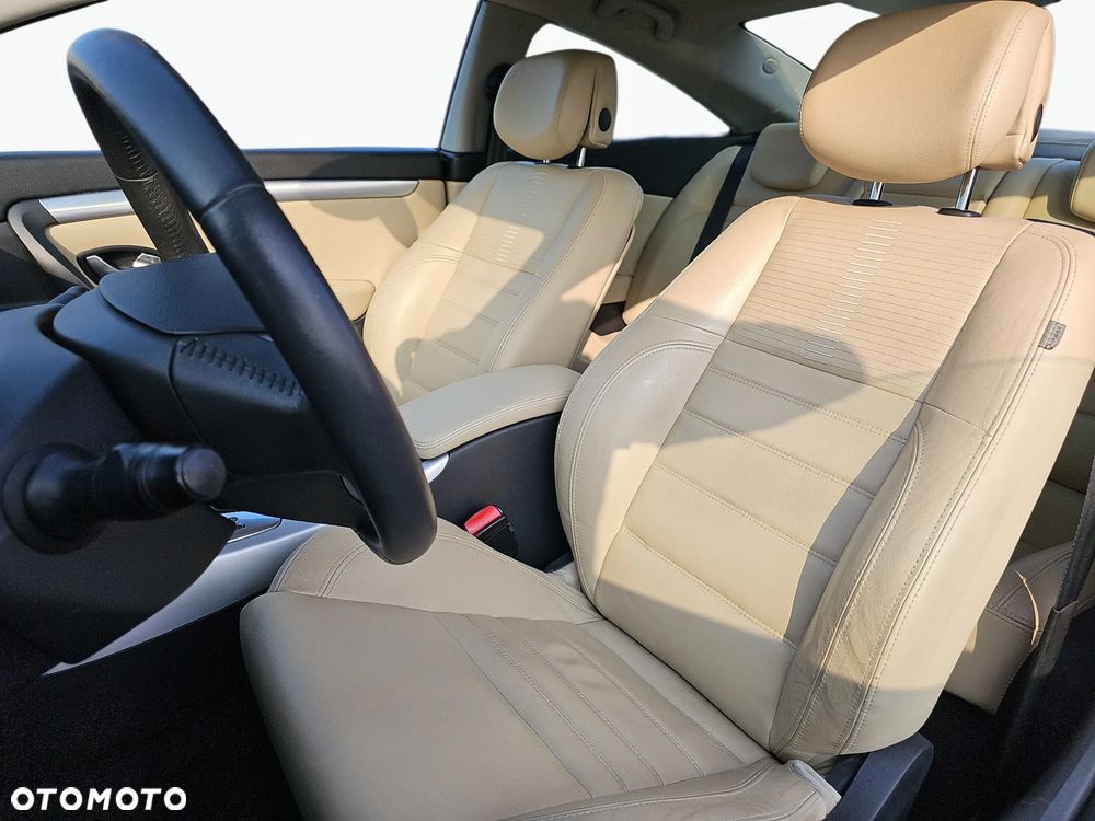 Renault Laguna 3.5 V6 Initiale - 12
