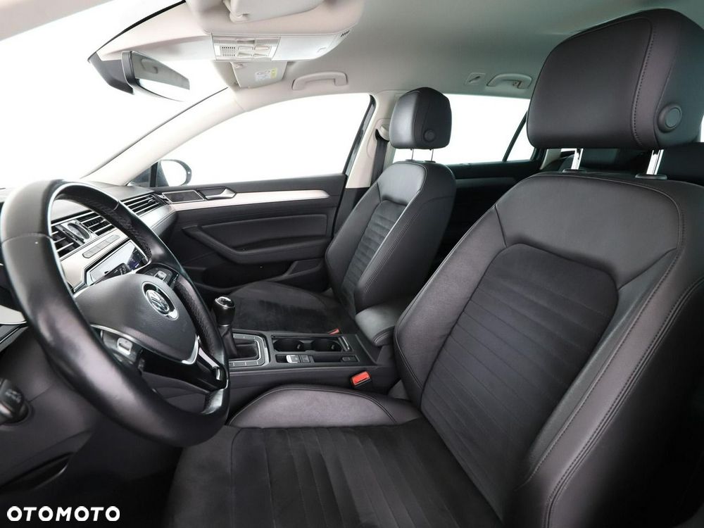 Volkswagen Passat Variant 2.0 TDI (BlueMotion Technology) Highline - 14