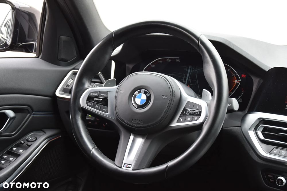 BMW Seria 3 320d xDrive Edition M Sport Shadow - 11