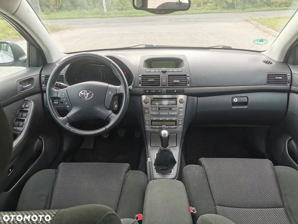 Toyota Avensis - 20