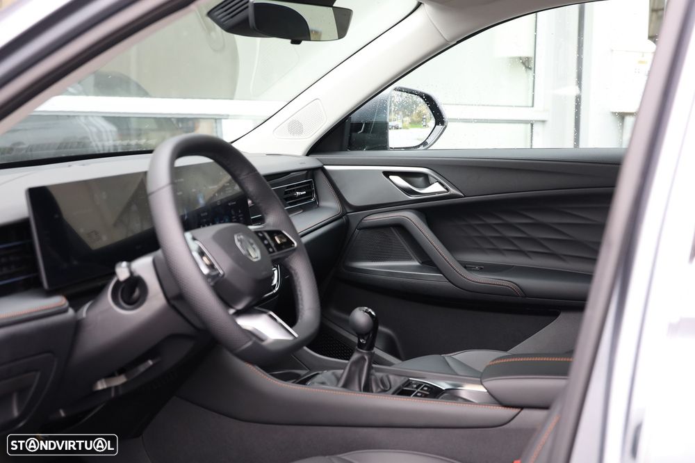 MG HS 1.5 T Luxury AT - 17